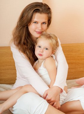 Anne ve şirin bebek