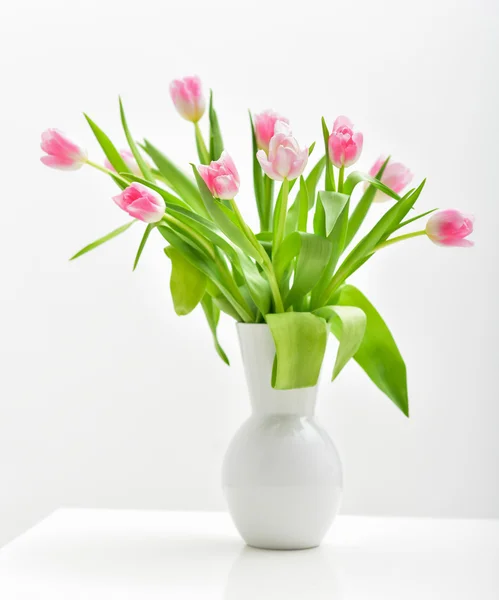 Heldere lente boeket in een vaas — Stockfoto