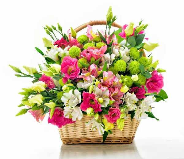 Mooi boeket van heldere bloemen — Stockfoto