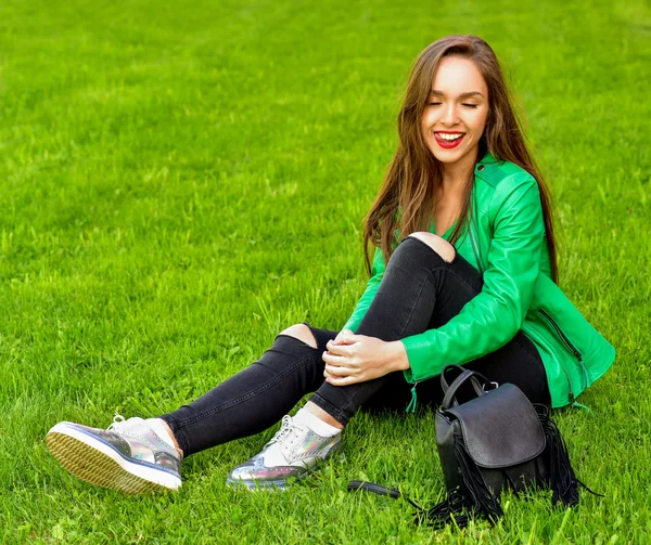 Beautiful Young Woman Outdoors — Stock Photo, Image