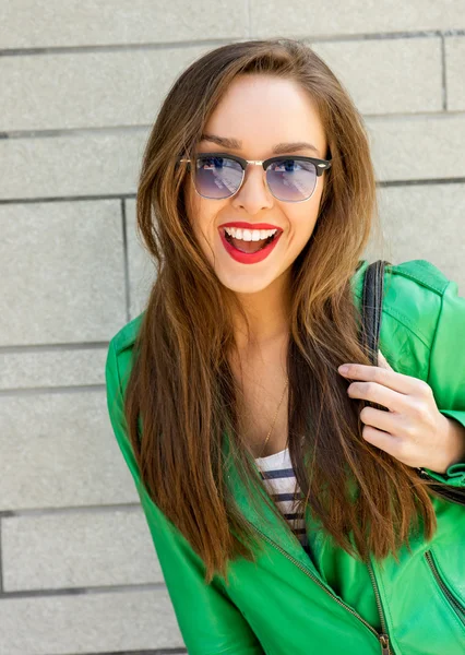 Beautiful smiling brunette woman — Stock Photo, Image