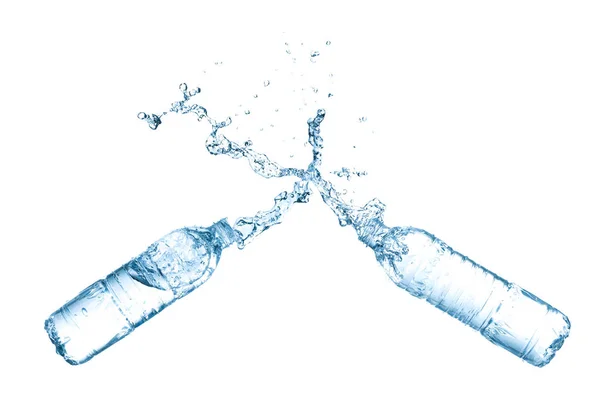 Stropire de apă dintr-o sticlă de plastic — Fotografie, imagine de stoc