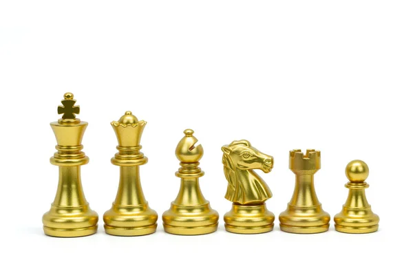 金のチェスの駒は白い背景に隔離された行に立つ ルーク ポーン クリッピングパス ロイヤリティフリーのストック写真