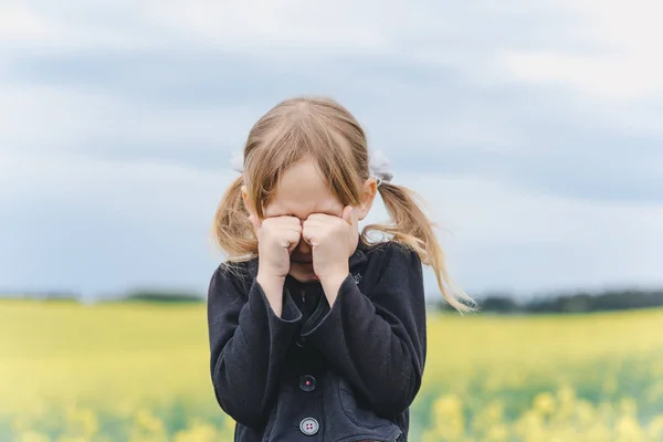 Little Cute Caucasian Girl Making Faces Field — Stock Photo, Image