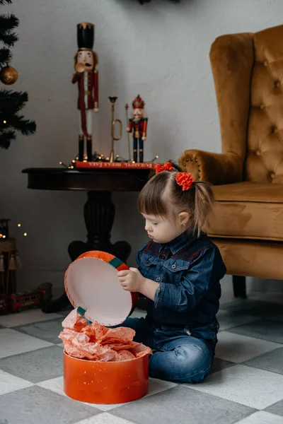 Liten Känslosam Flicka Barnet Har Downs Syndrom Handikappade Barn — Stockfoto