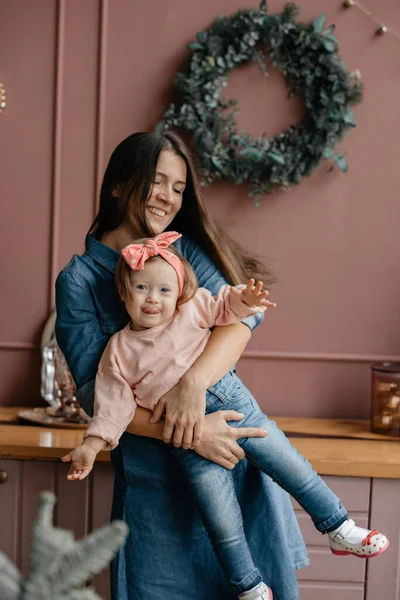 Beautiful Little Girl Mother Home Christmas — Stock Photo, Image