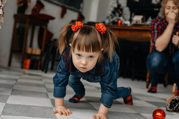 Een Emotioneel Meisje Baby Heeft Syndroom Gehandicapte Kinderen — Stockfoto