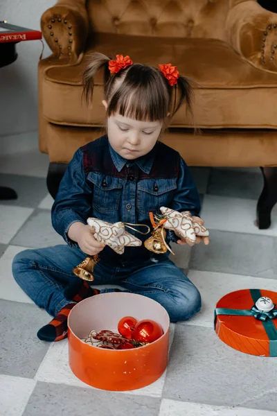 Liten Känslosam Flicka Barnet Har Downs Syndrom Handikappade Barn — Stockfoto