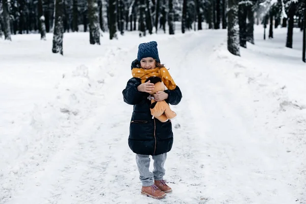 Menina Bonito Inverno — Fotografia de Stock