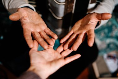 İnsanların elleri arka planda, kapatın.