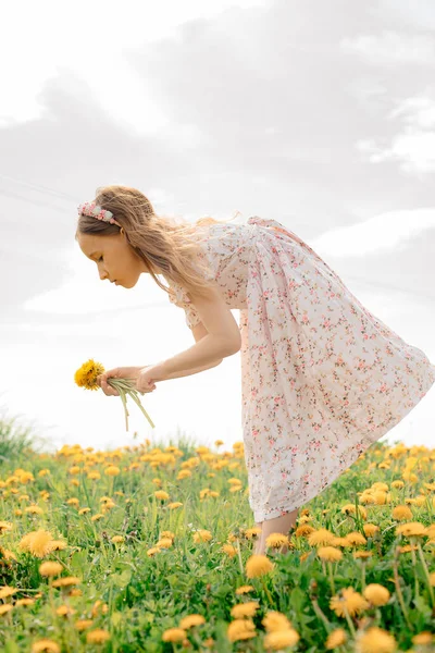 Open Air Spring Girl Dandelions Portrait — Stock Photo, Image