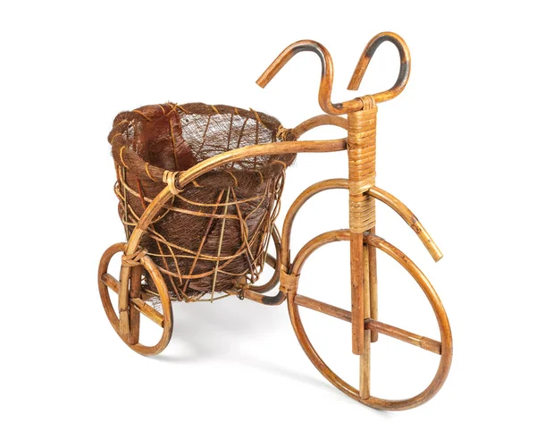 Blomman står i form av en cykel tillverkad av rotting. Högra vyn — Stockfoto