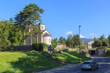 Cetinje, Karadağ - 3 Ağustos 2014: Mahkeme kilise Cipur