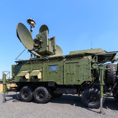 Kadamovskiy eğitim alanı, Rostov bölgesi, Rusya, 26 Ağustos 2017: Uluslararası askeri teknik forum ordu-2017. Rus modern yer temelli çok fonksiyonlu elektronik parazit modülü Rb-271a Krasukha-4