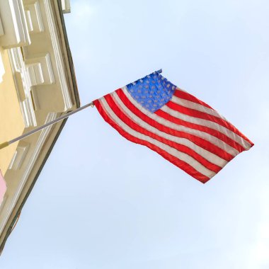 Rusya'da turist City eski otel binasında Amerikan bayrağı uçar