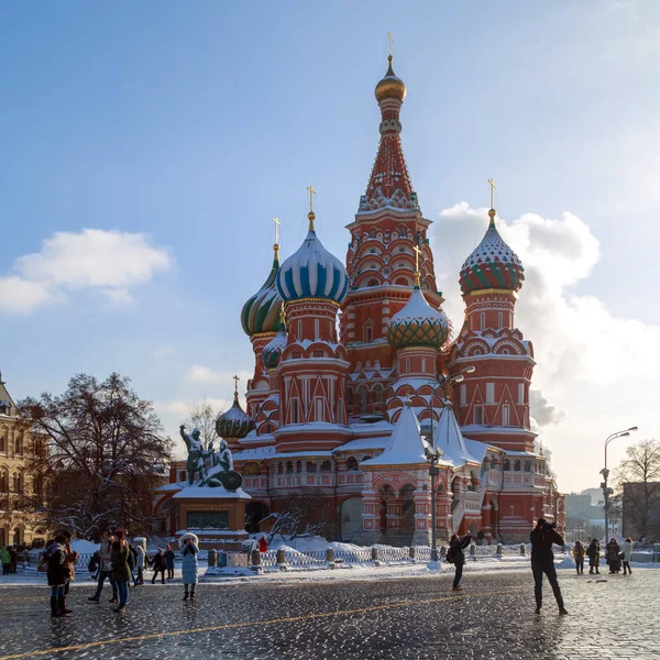 Москва Россия Февраля 2018 Года Туристы Разных Стран Прогуливаются Красной — стоковое фото