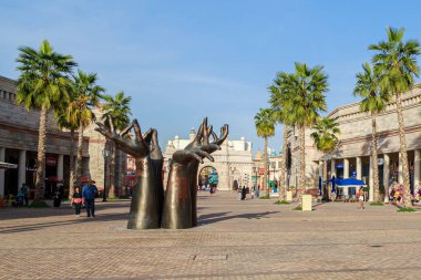 Dubai, Uae, 09 Ocak 2019: Dubai Parks 'taki Bollywood Parkı yakınlarındaki meydan