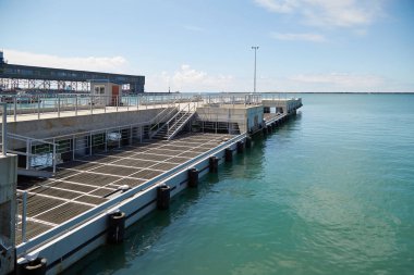 Tuapse, Rusya, 12 Ağustos 2018: Yolcuları yüklemek ve indirmek için küçük bir iskele