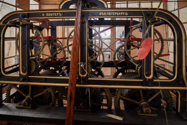 Rus Frederick Winter, St. Petersburg tarafından üretilen büyük bir klasik saat mekanizması.