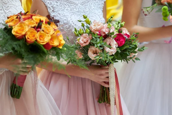 Girls White Dresses Stand Holding Beautiful Wedding Bouquets Hands — Stockfoto