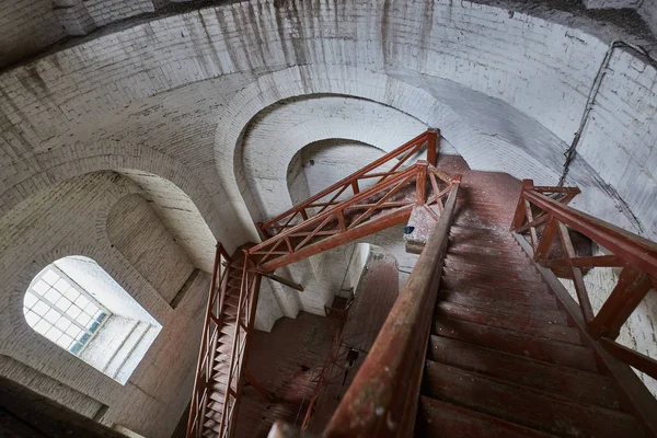 Longa Escada Madeira Decrépita Dentro Uma Torre Igreja — Fotografia de Stock
