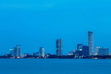 Gurney sürücü ve George Town Metropolitan Straits Quay, Penang Malezya üzerinden