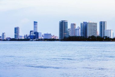 Gurney sürücü ve George Town Metropolitan Straits Quay, Penang Malezya üzerinden