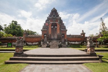 Taman Ayun Tapınağı veya Pura Taman Ayun Mengwi olarak bilinir