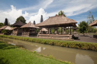 Taman Ayun Tapınağı veya Pura Taman Ayun Mengwi olarak bilinir
