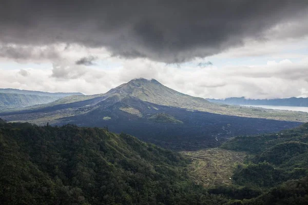 Pohled Kintamani sopka Mount Batur, Bali — Stock fotografie