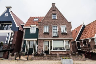  Volendam kışın soğuk yağmur ıslak