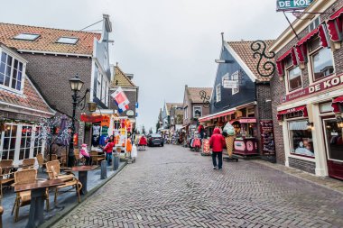 Soğuk yağmur ıslak kış Volendam Hollanda - tatil