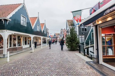Soğuk yağmur ıslak kış Volendam Hollanda - tatil