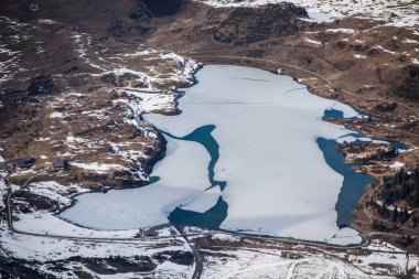 Sisli görünümünü güzel kış manzarası Engelberg, İsviçre