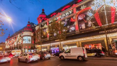 Tatil Fransa'da - Lafayette Galeries Noel ağacı Noel kışın ters