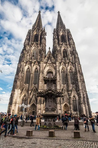 Vacances en Allemagne - La cathédrale de Cologne et le tourisme — Photo