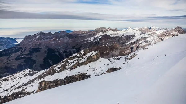 スイス アルプスの雪山ティトリス山の — ストック写真