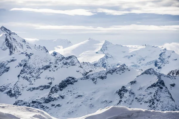 スイス アルプスの雪山ティトリス山の — ストック写真