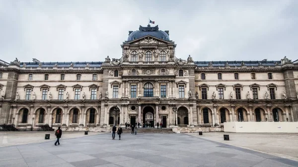 Holiday in France - The Louvre during winter Christmas — Stock Photo, Image