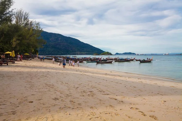 Vacaciones en Tailandia - Hermosa isla de Koh Lipe con playas de arena — Foto de Stock