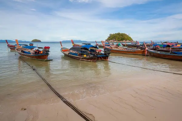 Vacaciones en Tailandia - Hermosa isla de Koh Lipe con playas de arena — Foto de Stock