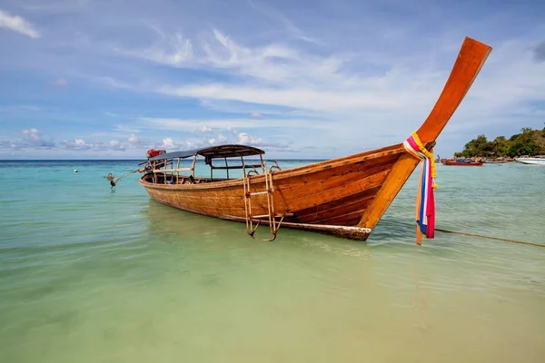 Vacaciones en Tailandia - Hermosa isla de Koh Lipe con playas de arena — Foto de Stock