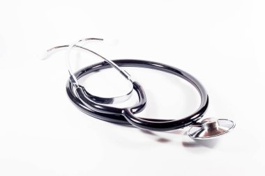  Beyaz arka planda doktor veya tıp öğrenci için stetoskop