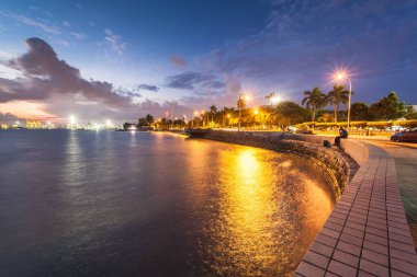 Sunrise görünümü ile tezgah Esplanade, George Town, Penang, Malezya