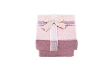 Klasik pembe renkli kağıt küçük hediye kutusu beyaz arka plan ile mevcut ambalaj için
