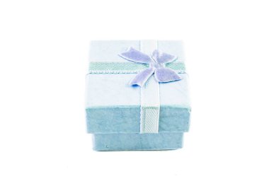 Klasik kağıt küçük hediye kutusu beyaz arka plan ile mevcut ambalaj için