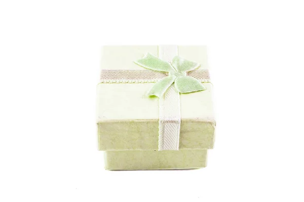 Klassische Papier kleine Geschenkschachtel für Geschenkpapier mit weißem Hintergrund — Stockfoto