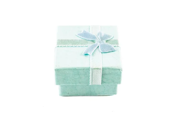 Klassische Papier kleine Geschenkschachtel für Geschenkpapier mit weißem Hintergrund — Stockfoto