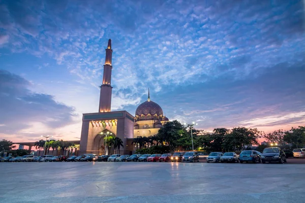Moskén Visa under solnedgången skymning i Malaysia — Stockfoto