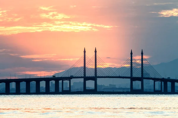 乔治敦槟城大桥为背景的日出时的视图 — 图库照片